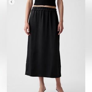 NWT - Black satin midi skirt from Gap
